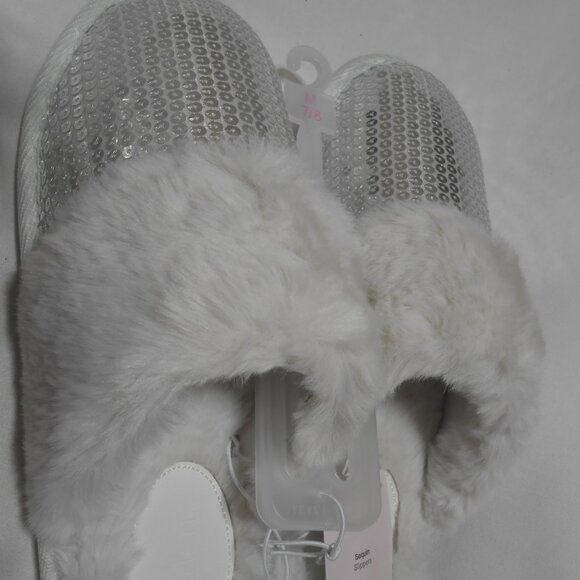 NEW AUDEN SILVER SEQUIN SIZE M 7/8 HOUSE SHOES SLIPPERS SIZE M 7/8 FUR LINING 🎁 - Picture 1 of 9